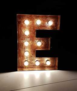 Wolnostojąca Litera "E"