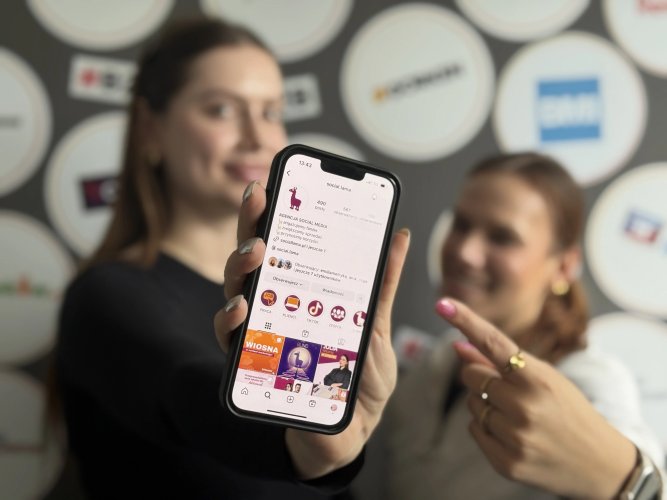 Social media manager odpowiada za regularne publikowanie postów